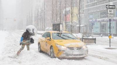 Блэкаут, километровые очереди и первые жертвы: Непогода стала причиной катастроф в Европе и США - 5-tv.ru - США - Техас - штат Миссисипи - Европа