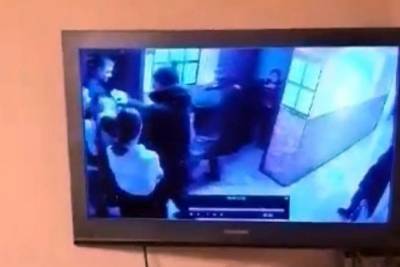 Росгвардеец в Улан-Удэ попытался заставить официантку «съесть» деньги - znak.com - Улан-Удэ