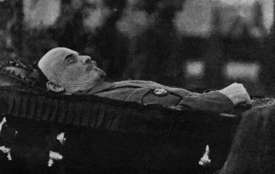 Владимир Ильич Ленин - Куда спрятали тело Ленина в Великую Отечественную - russian7.ru - Москва