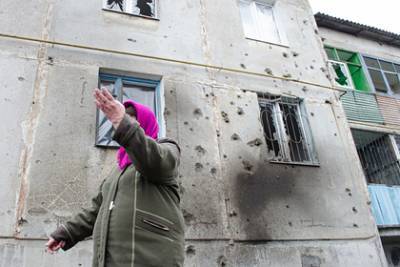 Украинские военные обстреляли два поселка в Донбассе - lenta.ru - ДНР - Горловка - ЛНР - Луганск