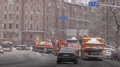 В воскресенье Петербург расчищают 1132 снегоуборочные машины - piter.tv - Санкт-Петербург