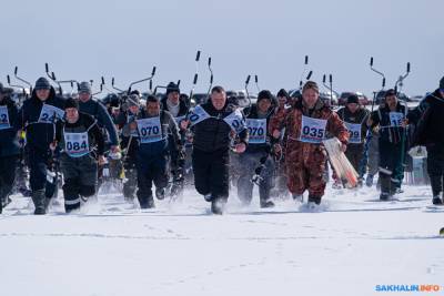 С "Сахалинского льда" на новом снегоходе уехали "Акулы порядка" - sakhalin.info - Москва - Приморье край - Хабаровск - Магадан