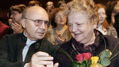 Андрей Мягков - Вдова Андрея Мягкова объяснила свое отсутствие на его похоронах - 5-tv.ru