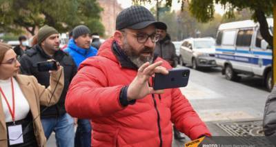 Вторая серия перформанса: оппозиционера Нарека Маляна освободили - ru.armeniasputnik.am - Ереван - Чаушеск