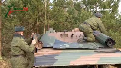 Опубликовано видео с превращением автомобильного прицепа в БМП-2 - piter.tv - Красноярский край