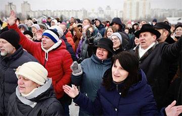В Минске на улицы вышли протестующие и протестанты - charter97.org - Минск