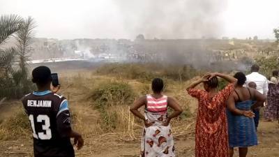 Самолет разбился после вылета из столицы Нигерии. Видео - vesti.ru - Нигерия - Абуджа
