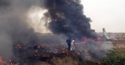 В Нигерии потерпел крушение военный самолет Военно-воздушных сил (фото, видео) - focus.ua - Нигерия - Абуджа
