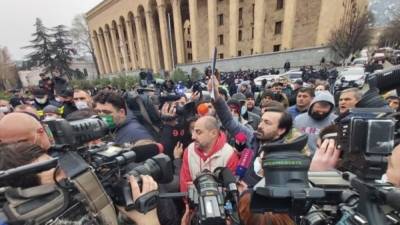 Требуют досрочных выборов и ослабления карантина: в Грузии продолжаются протесты – видео - 24tv.ua - Грузия - Тбилиси