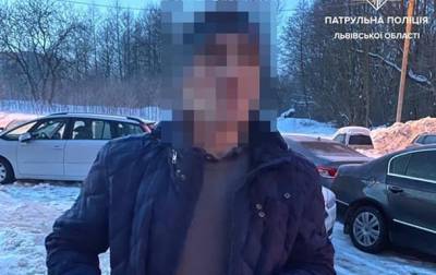 Во Львове вор, убегая от полиции, закопался в снегу - korrespondent.net - Львов - Львовская обл.