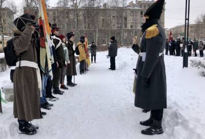 В Петербурге школьники устроили сражение снежками по мотивам войны 1812 года - online47.ru - Санкт-Петербург