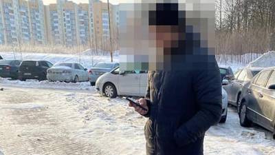 Украинец закопался в снег при попытке сбежать от полицейских - iz.ru - Львов - Мурманская обл. - Львовская обл.