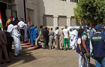 Мохамед Базум - В Нигере в день президентских выборов взорвался автомобиль с членами избиркома - charter97.org - Нигер
