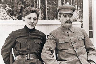 И.В.Сталин - За что арестовали сына Сталина после смерти отца - russian7.ru
