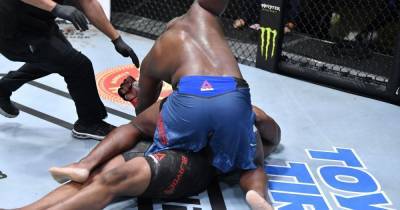 Льюис Деррик - "Черный зверь" в действии: боец UFC нокаутировал соперника и повторил невероятный рекорд (видео) - tsn.ua - США - Бразилия