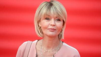 Юлия Меньшова - Вера Алентова - Стройная с длинной косой: Меньшова показала редкое фото Алентовой в молодости - 5-tv.ru