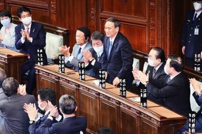 Есихидэ Суг - Премьер Японии извинился за ужин сына с чиновниками - lenta.ru - Япония