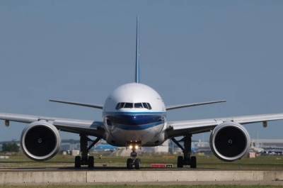 Boeing рекомендовала приостановить полеты лайнеров 777 после ЧП с двигателем - pnp.ru - США - Индонезия