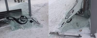 В Рязани вандалы разгромили новую остановку в Приокском микрорайоне - runews24.ru - Рязань