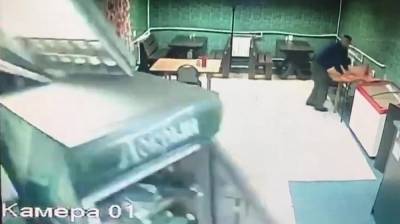 В Воронежской области фура снесла стену сельского кафе - vestivrn.ru - Воронежская обл.