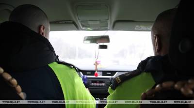 В Гродно сотрудники ГАИ хотели помочь застрявшему авто: его водитель оказался пьян - belta.by