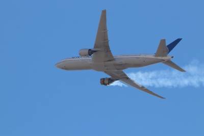 У самолёта Boeing 777-200 загорелся двигатель вскоре после взлёта, полёты таких самолётов приостановлены - itc.ua - США