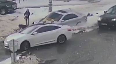 В Киеве водитель сбил людей на тротуаре, видео: "пытался сбежать от полиции и..." - politeka.net - Киев