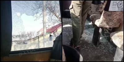 В Одессе парни разбили окно в 87 маршрутке, пострадала женщина - видео - ТЕЛЕГРАФ - telegraf.com.ua - Одесса