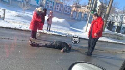 Очевидцы сообщили о мертвом мужчине, лежащем на дороге в Пензе - penzainform.ru - Пенза