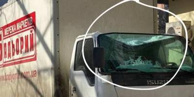 Из-за потепления в Киеве сосульки с крыш разбили несколько авто - фото - ТЕЛЕГРАФ - telegraf.com.ua - Киев - район Соломенский
