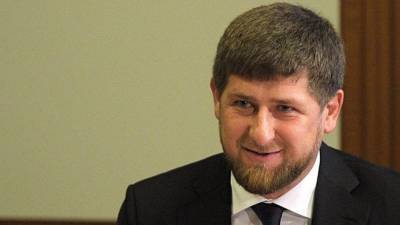 Рамзан Кадыров - Денис Шмыгаль - Олег Уруский - Кадыров высмеял «высосанную из пальца» шумиху вокруг фото с Уруским - riafan.ru - респ. Чечня - Абу-Даби