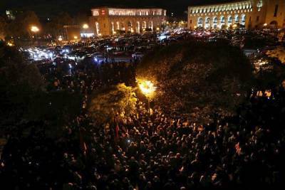 Ишхан Сагателян - В Ереване проходит шествие с требованиями отставки Пашиняна - nakanune.ru - Ереван