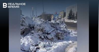Жители Казани пожаловались, что из-за снега на тротуаре приходится ходить по трассе - realnoevremya.ru - Казань - Татарстан