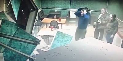 В РФ грузовик протаранил кафе во время ужина, опубликовано видео - ТЕЛЕГРАФ - telegraf.com.ua - Воронеж - Воронежская обл.