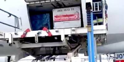 Владимир Зеленский - Зеленский опубликовал видео с выгрузкой в Борисполе первой партии вакцины от Covid-19 - nv.ua - Борисполь