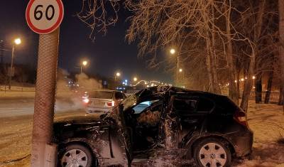 В ночном ДТП в Тюмени у Александровского сада тяжело пострадали два человека - nashgorod.ru - Тюмень - Тюменская обл.