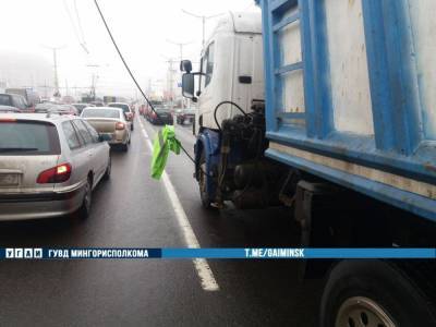 Водитель «Скании» оборвал троллейбусные провода на Притыцкого - naviny.by - Минск