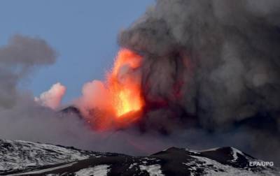 На Сицилии продолжается извержение вулкана Этна - korrespondent.net - Италия - Гватемала