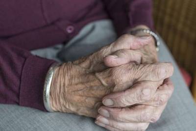 Обещенных компенсаций по 400 гривен пенсионерам старше 75 лет не будет: Кабмин отложил начало выплат - vchaspik.ua