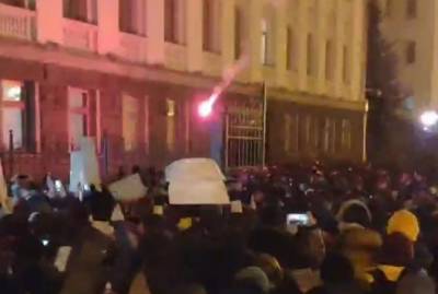 Сергей Стерненко - На Банковой произошли столкновения с полицией во время акции в поддержку Сергея Стерненко - kp.ua - Киев
