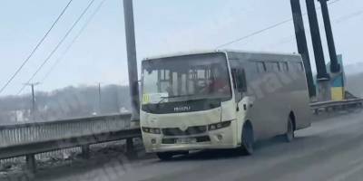 У маршрутки в Киеве на ходу отваливалось колесо - видео - ТЕЛЕГРАФ - telegraf.com.ua - Украина - Киев - Киевская обл. - Київ