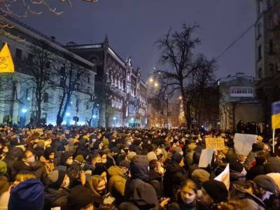 Сергей Стерненко - Столкновения в центре Киева: Нацисты штурмуют офис Зеленского - politnavigator.net - Украина - Киев