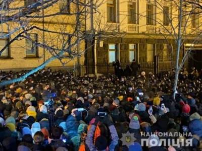 Количество задержанных во время протестов на Банковой возросло до 24 - lenta.ua - Киев