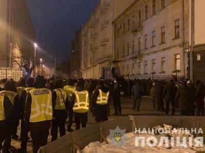 Сергей Стерненко - Во время cтычек под Офисом президента на акции в поддержку Стерненко ожоги глаз получили почти 30 полицейских - gordonua.com - Киев - Одесса
