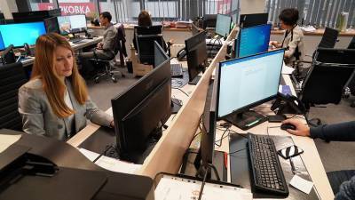 Более половины работодателей в России не исключили переход на четырехдневку - iz.ru