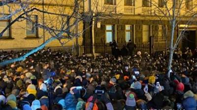Сергей Стерненко - В ходе столкновений на Банковой задержаны 17 человек - hubs.ua - Киев