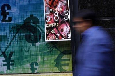 Годовая инфляция в еврозоне в январе составила 0,9%, в ЕС - 1,2% - smartmoney.one - Reuters