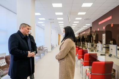 Андрей Бочаров - Андрей Бочаров проверил работу нового МФЦ на севере Волгограда - volg.mk.ru - Волгоград
