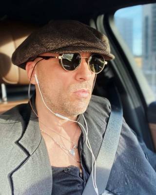 Дмитрий Нагиев - Дмитрий Нагиев провел время на яхте в компании полуобнаженной блондинки - actualnews.org