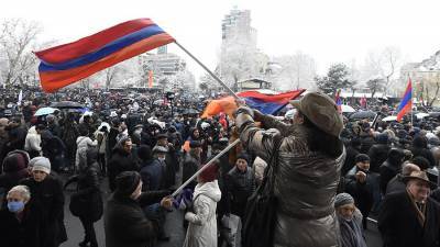 Никола Пашинян - Ишхан Сагателян - Протестующие ворвались в здание университета в Ереване - iz.ru - Ереван